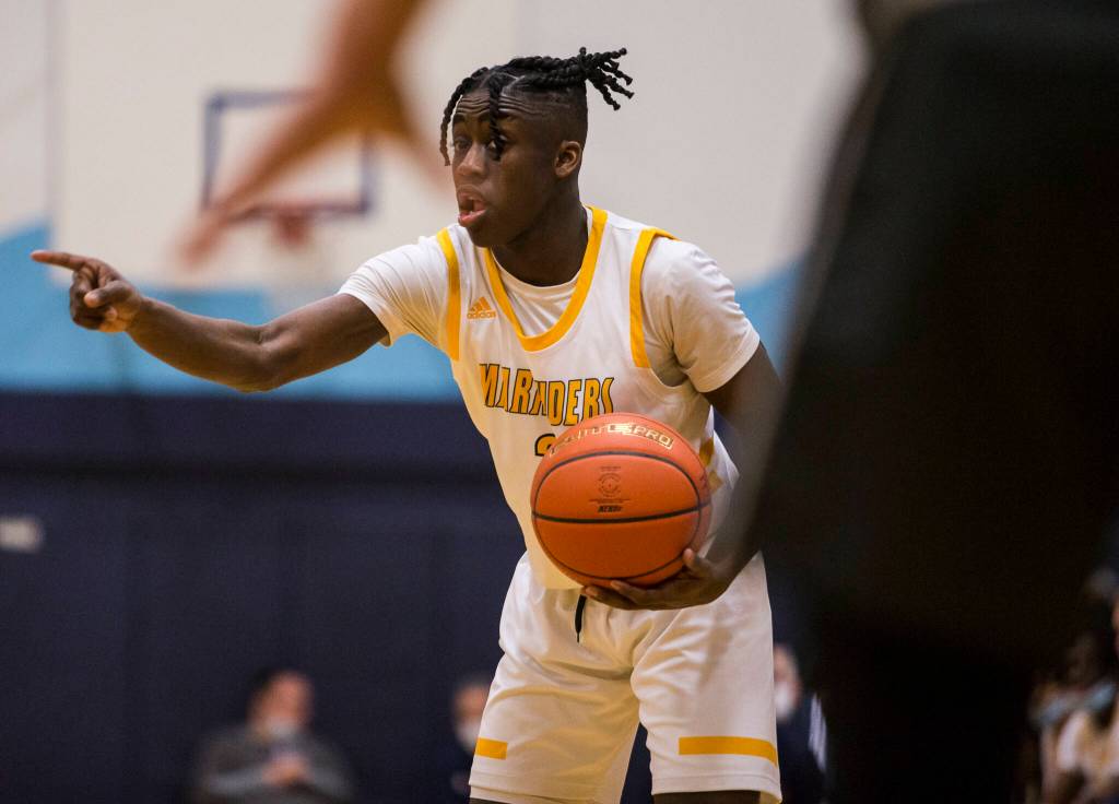 Mariners Tijan Saine signals a play during the game against Glacier Peak on Tuesday, Jan. 25, 2022 in Everett, Washington. (Olivia Vanni / The Herald)