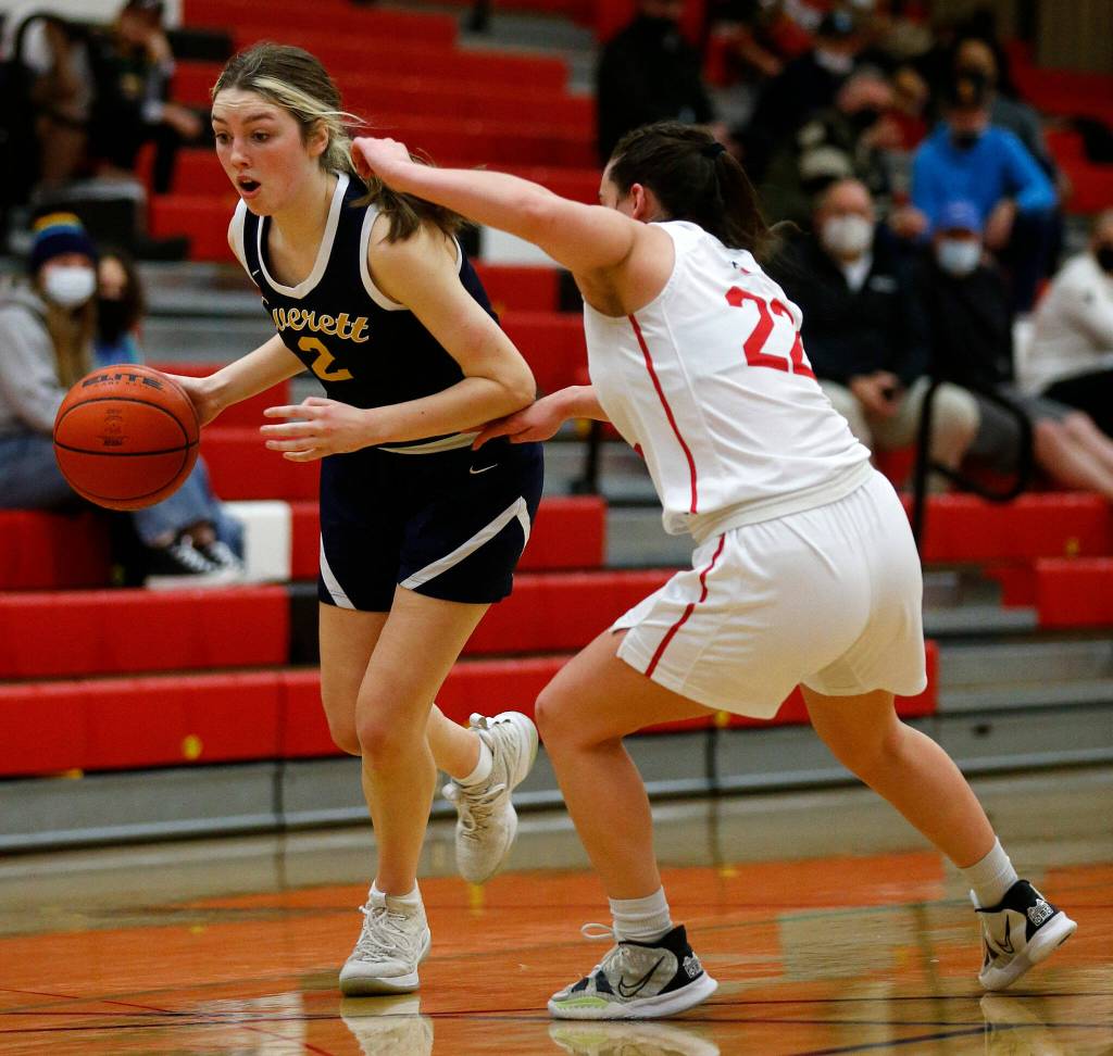 Everetts Emma Larson sets up a play against Snohomish on Jan. 31, 2022, at Snohomish High School. (Ryan Berry / The Herald)