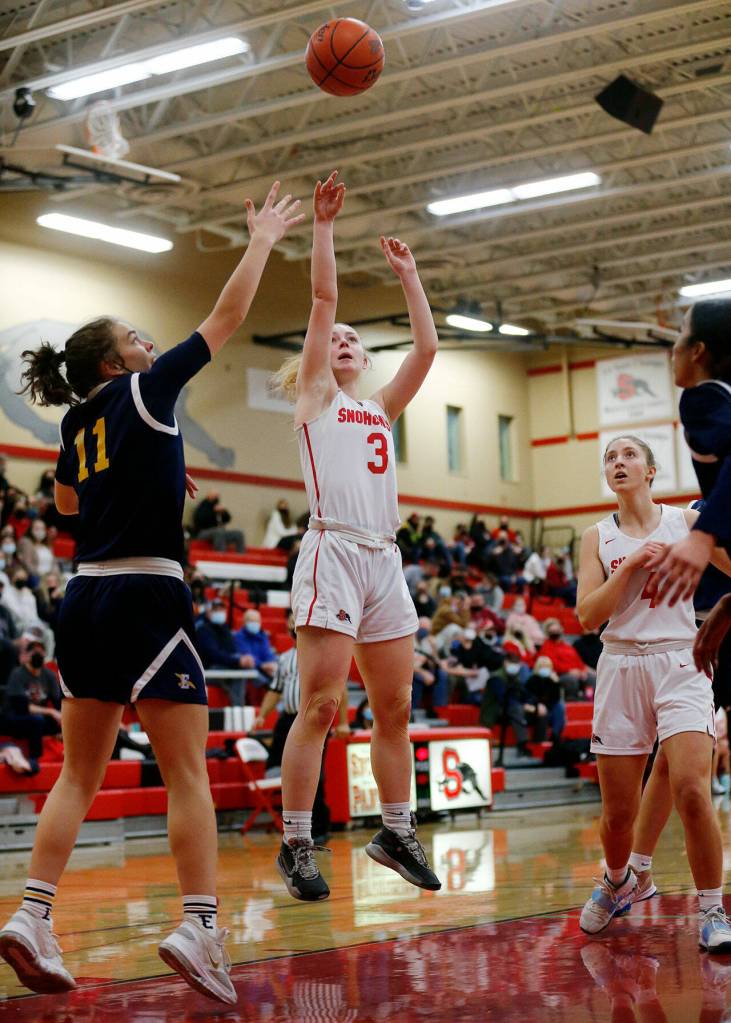 Snohomishs Cheyenne Rodgers connects on a short jumper against Everett on Jan. 31, 2022, at Snohomish High School. (Ryan Berry / The Herald)