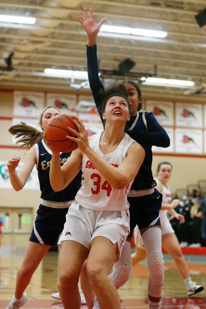 Snohomishs Tyler Gildersleeve-Stiles gets a defender in the air before putting up a shot against Everett on Jan. 31, 2022, at Snohomish High School. (Ryan Berry / The Herald)