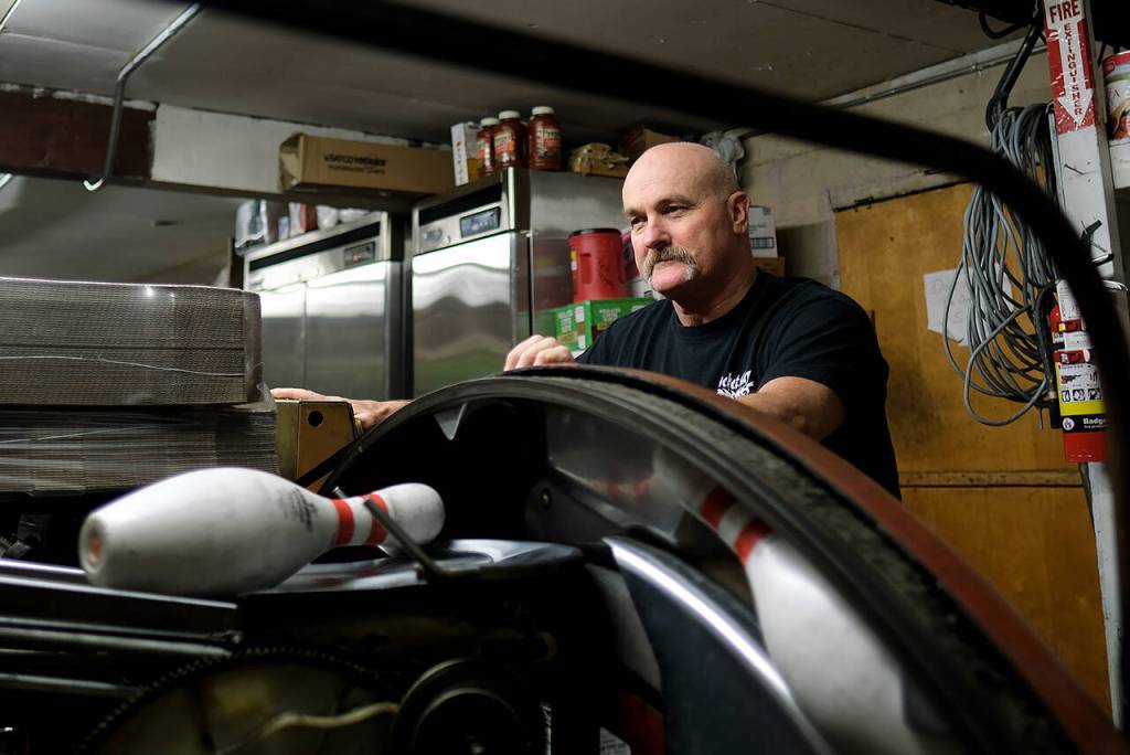 Owner Steve Saunders operates the pin distributor at Rocket Alley Bar & Grill in Arlington on Friday. (Taylor Goebel / The Herald)