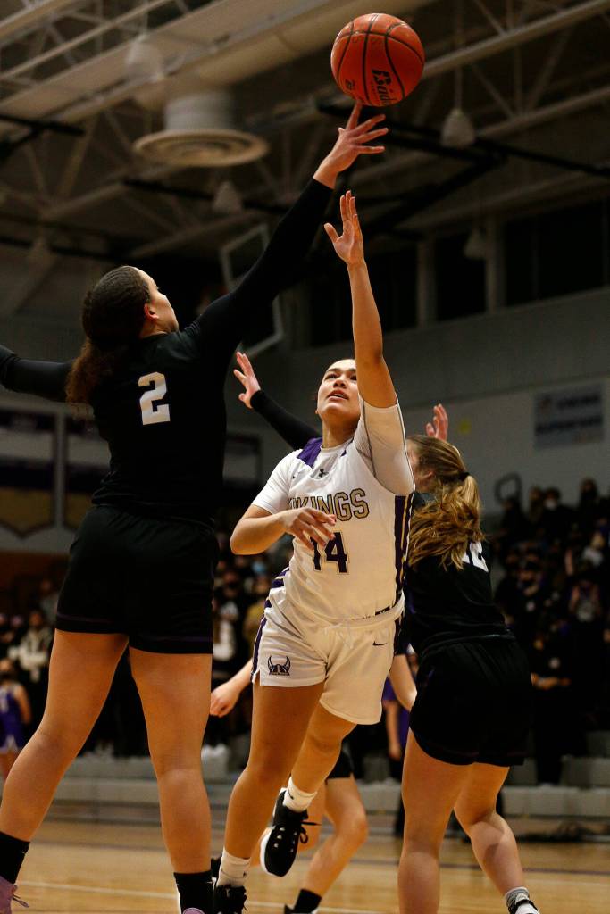 Lake Stevens Baylor Thomas gets her shot tipped by Kamiaks Nayella George Monday, Feb. 7, 2022, at Lake Stevens High School in Lake Stevens, Washington. (Ryan Berry / The Herald)