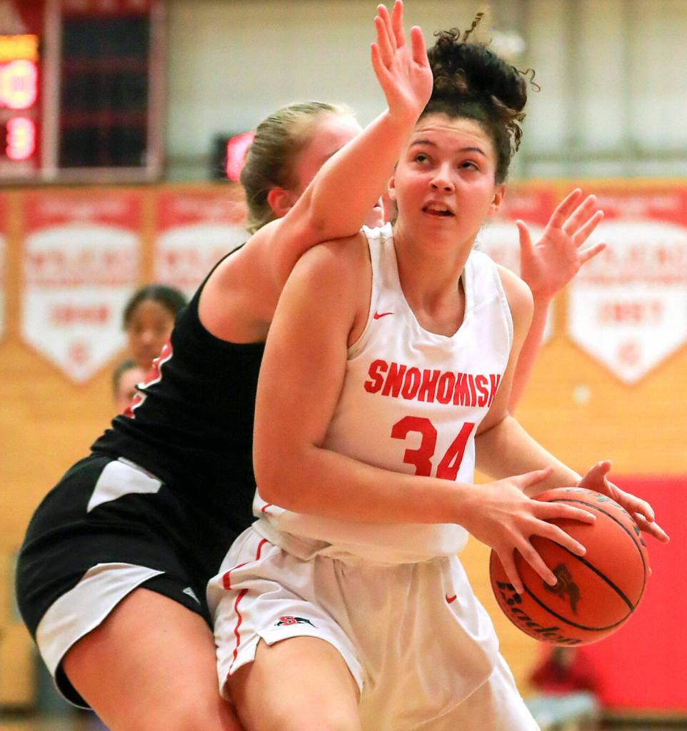 Snohomishs Tyler Gildersleeve-Stiles, works the post with Mountlake Terraces Ainslee Beach defending Saturday afternoon at during the 3A District Tournament at Everett Community College in Everett, Washington on February 19, 2022. (Kevin Clark / The Herald )