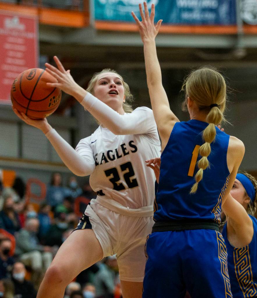 Arlingtons Kierra Reese attempts a layup. (Olivia Vanni / The Herald)