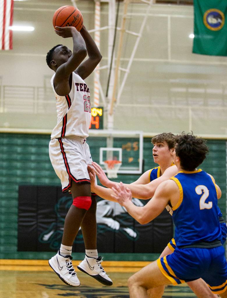Mountlake Terraces Jeffrey Anyimah makes a jump shot during the game against Kelso on Saturday, Feb. 26, 2022 in Mill Creek, Washington. (Olivia Vanni / The Herald)