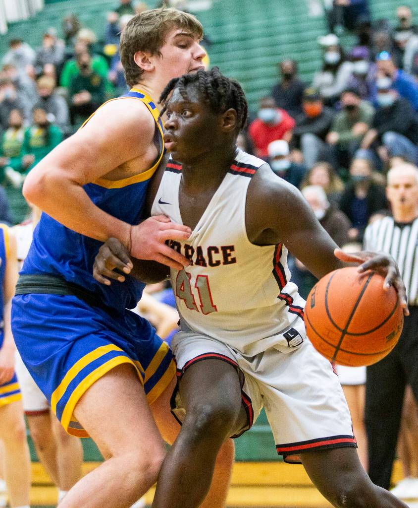Mountlake Terraces Zaveon Jones tries to get around Kelsos Payton Stewart during the game on Saturday, Feb. 26, 2022 in Mill Creek, Washington. (Olivia Vanni / The Herald)