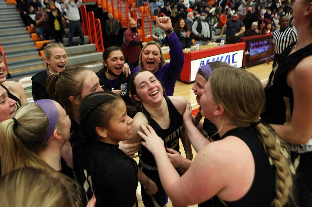 Hermiston celebrates a last-second victory over Everett Saturday, Feb. 26, 2022, during a Class 3A regional matchup at Everett Community College in Everett, Washington. (Ryan Berry / The Herald)