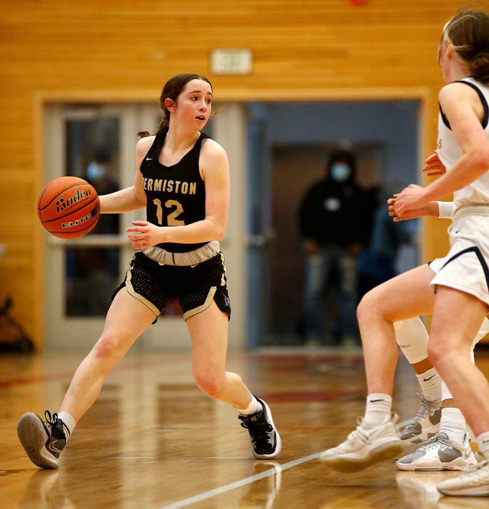 Hermistons Izzy Simmons gets the ball up the court against Everett Saturday, Feb. 26, 2022, during a Class 3A regional matchup at Everett Community College in Everett, Washington. (Ryan Berry / The Herald)