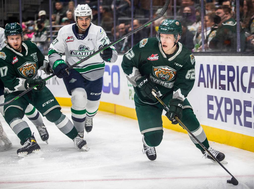 Everett Silvertips Michal Gut skates behind the goal during the game against the Seattle Thunderbirds at Climate Pledge Arena on Saturday, Feb. 26, 2022 in Seattle, Washington. (Olivia Vanni / The Herald)