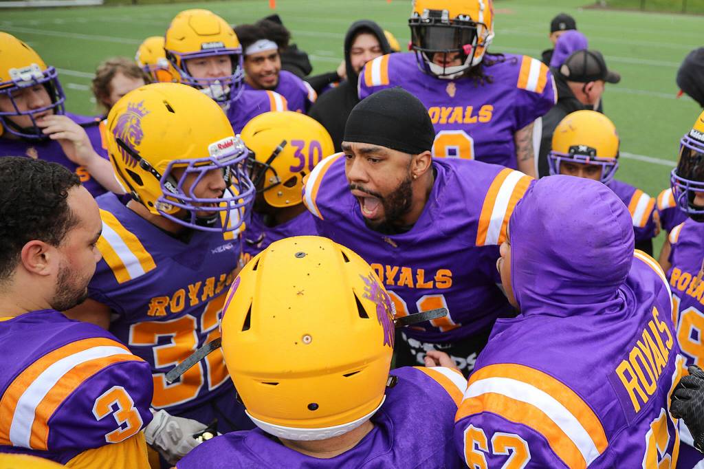 Marcus Bagnerise leads the pregame rally at Archbishop Murphy High School in Everett. (Kevin Clark / The Herald)