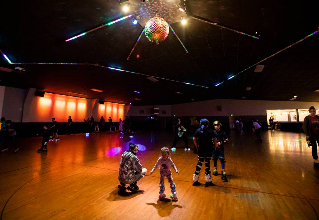 Children hang out in the center of the rink and work on their moves during family night at the Everett Skate Deck. (Olivia Vanni / The Herald)
