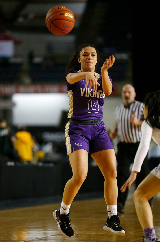Lake Stevens Baylor Thomas passes the ball to a teammate against Pasco on Thursday at the Tacoma Dome. (Ryan Berry / The Herald)