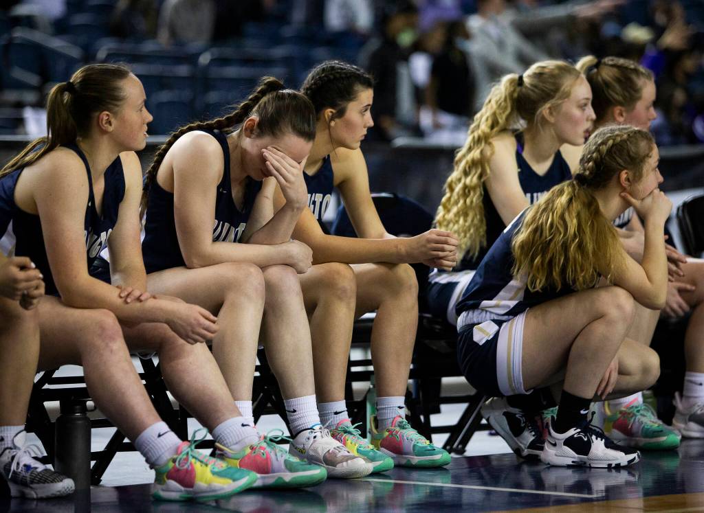 The Arlington bench reacts as Garfield sinks free throws in the final minute to seal the game. (Olivia Vanni / The Herald)