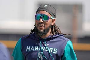 Seattle Mariners' J.P. Crawford watches batting practice during spring training baseball practice Wednesday, March 16, 2022, in Peoria, Ariz. (AP Photo/Charlie Riedel)