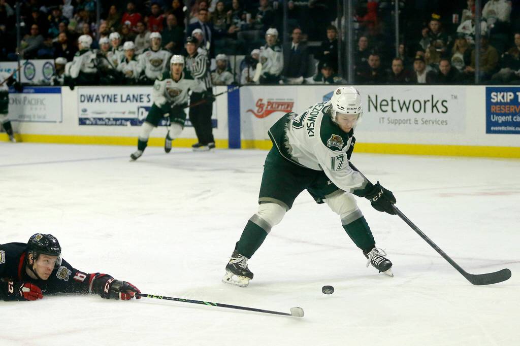 The Everett Silvertips Jackson Berezowski tries to control a lead pass against the Portland Winterhawks Saturday, March 26, 2022, at Angel of the Winds Arena in Everett, Washington. (Ryan Berry / The Herald)