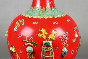 The red Chinese porcelain vase decorated with vases and flowers sold at a Bunch auction in 2021 for $354.