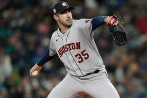 Houston Astros starting pitcher Justin Verlander throws against the Seattle Mariners during the sixth inning of a baseball game, Saturday, April 16, 2022, in Seattle. (AP Photo/Ted S. Warren)
