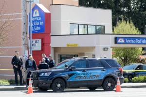 A police officer shot someone at a motel during a domestic violence call in the 22100 block of Highway 99 in Edmonds, Washington on April 22, 2022. (Kevin Clark / The Herald)