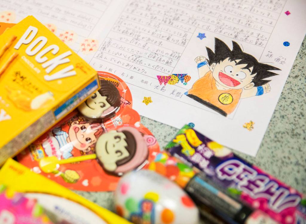 Snacks and pen pal letters sent from high school students in Japan sit on a table during class at Mariner High School. (Olivia Vanni / The Herald)