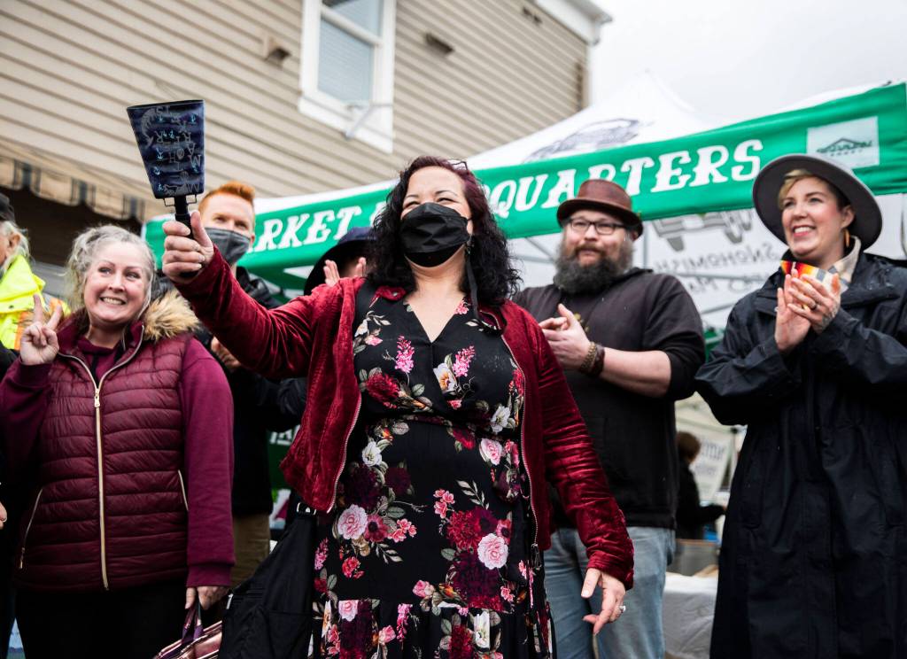Mayor Linda Redmon rings the opening bell for the Snohomish Farmers Markets 31st season on Thursday. (Olivia Vanni / The Herald)