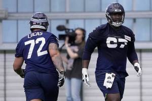 Seattle Seahawks offensive tackle Charles Cross, right, works out with offensive tackle Abraham Lucas (72) during NFL football rookie minicamp, Friday, May 6, 2022, in Renton, Wash. (AP Photo/Ted S. Warren)