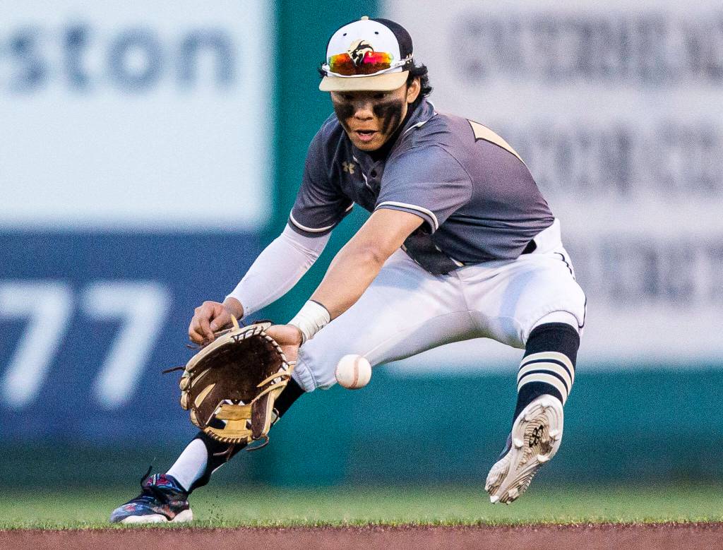 Lynnwood second baseman Leyon Camantigue fields a ground ball during the Royals 3-2 win over Meadowdale in a Class 3A District 1 Tournament semifinal Tuesday night at Funko Field. Lynnwood clinched a state berth with the victory. (Olivia Vanni / The Herald)