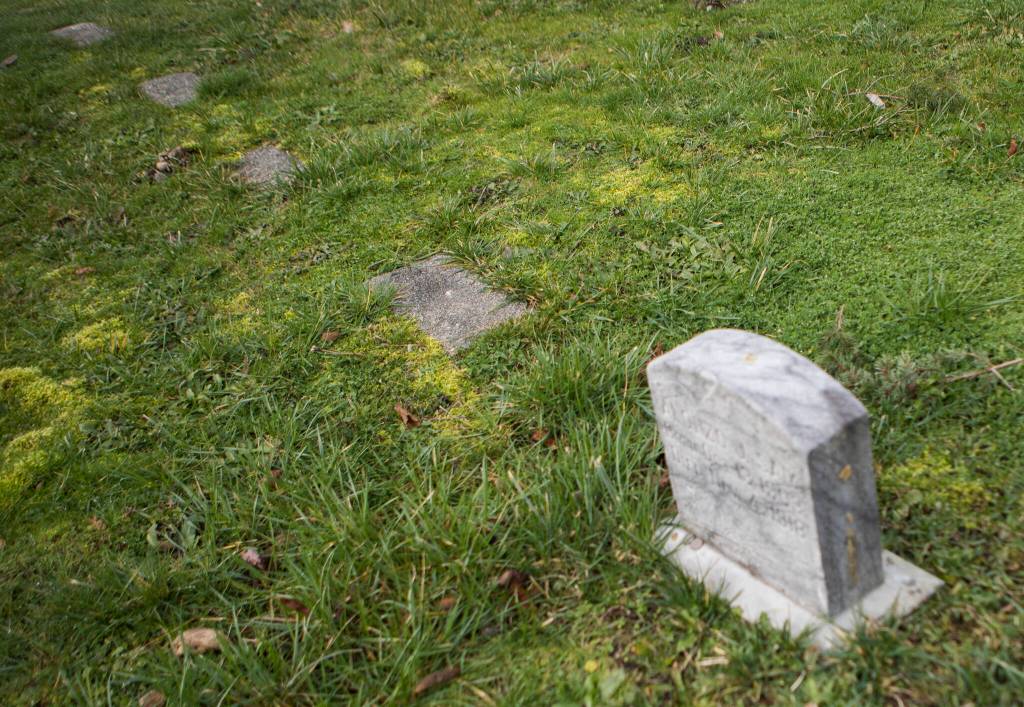 Unmarked graves dot the Priest Point cemetery on the Tulalip Reservation in 2022. (Olivia Vanni / The Herald)