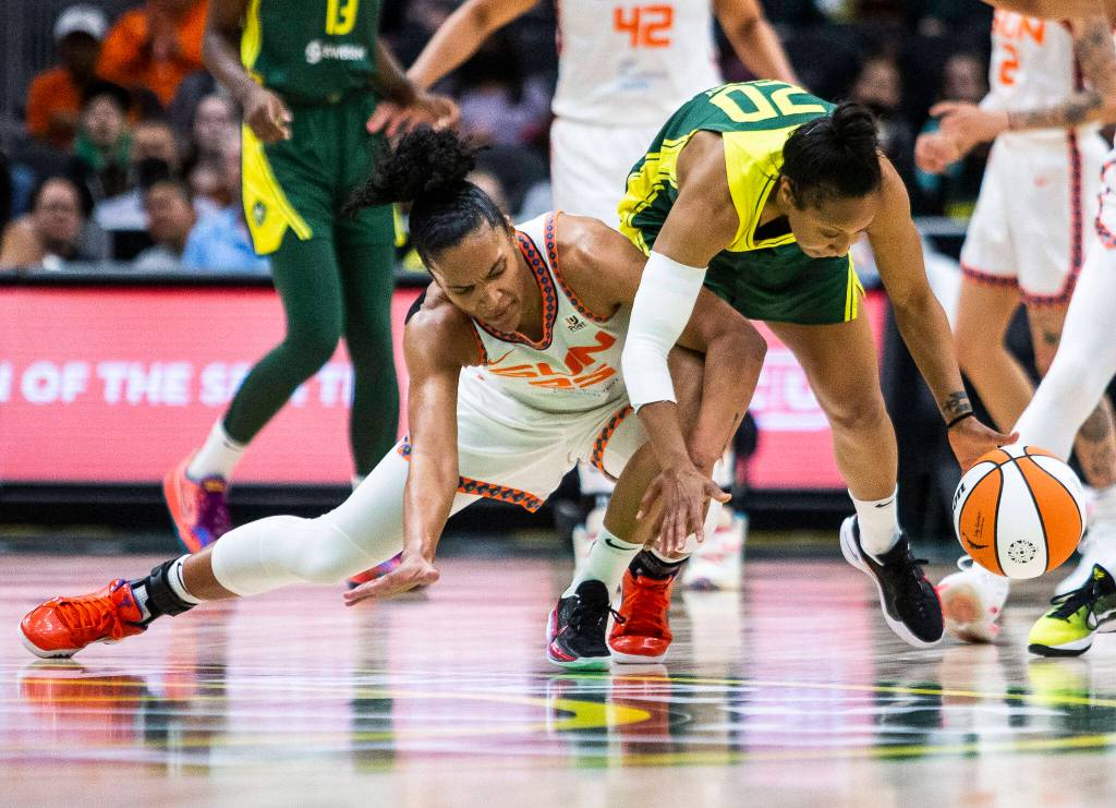 Seattle Storms Briann January scrambles for the basketball against Connecticut Suns Alyssa Thomas during the game on Sunday, June 5, 2022 in Seattle, Washington. (Olivia Vanni / The Herald)