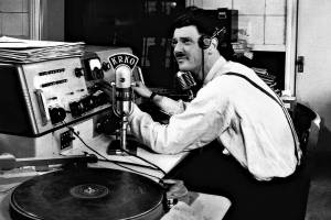 KRKO Studio A, Clark Building (Now US Bank), 1947, Earle Gerdon (Gerdon Family / KRKO Archives)