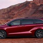 Sheet-metal creases and strong angles give the 2022 Toyota Sienna minivan a sharp, stylish appearance. (Toyota) 20220613