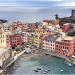 A view of sea, sky and Vernazza.