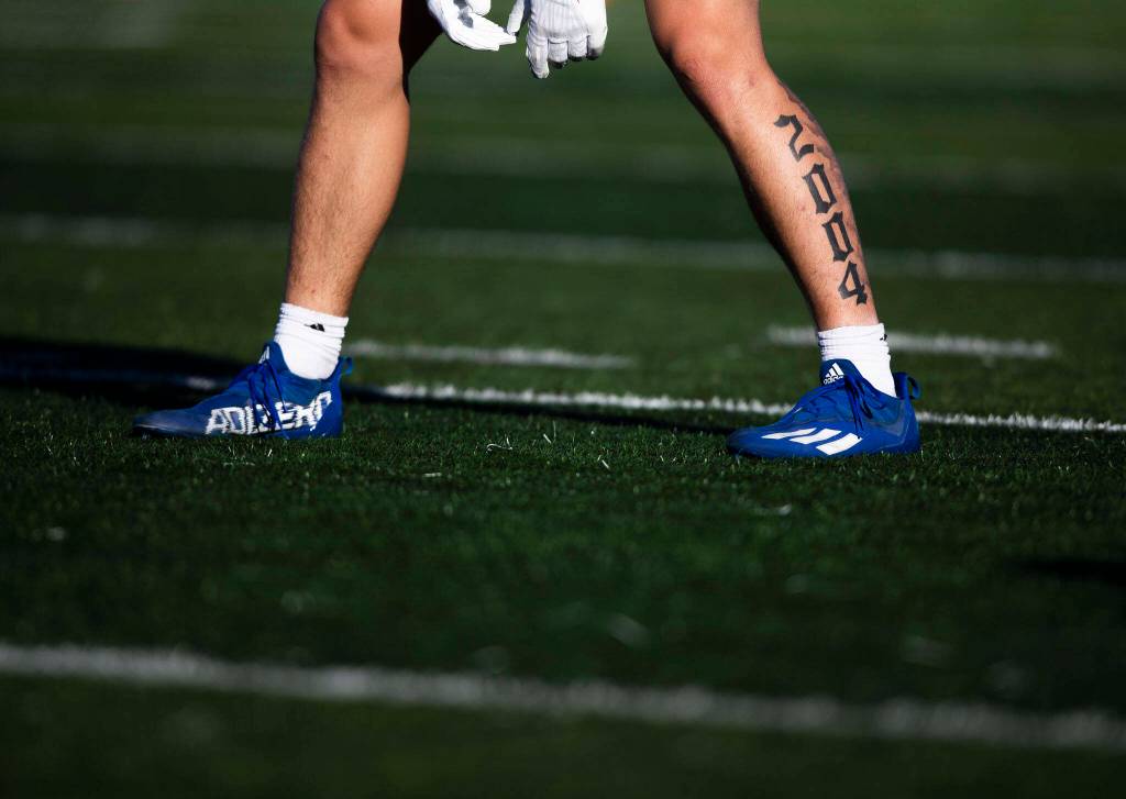 A Glacier Peak player lines up for defense during a 7on7 game on Wednesday, July 20, 2022 in Snohomish, Washington. (Olivia Vanni / The Herald)