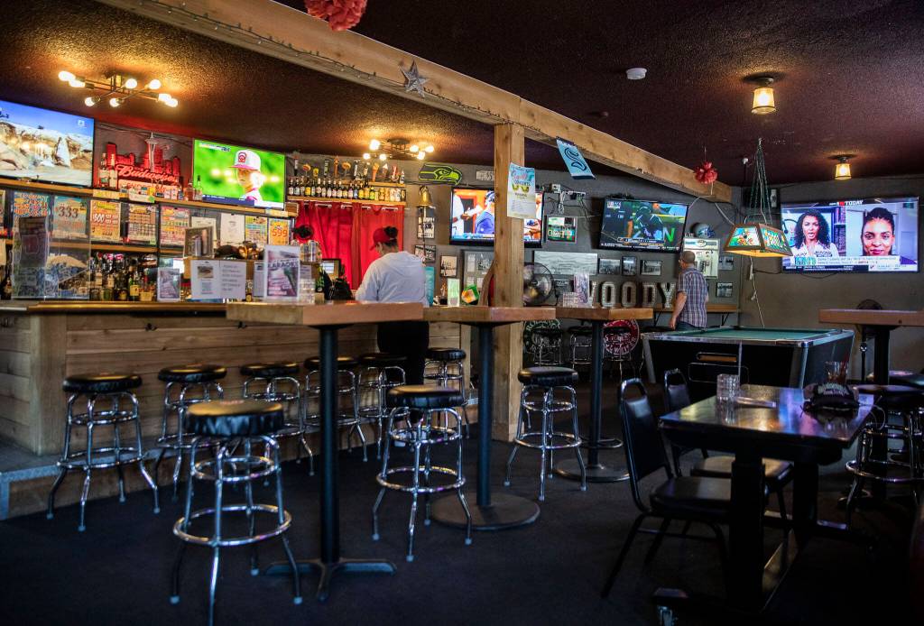 Inside Woodys in Shoreline. (Olivia Vanni / The Herald)
