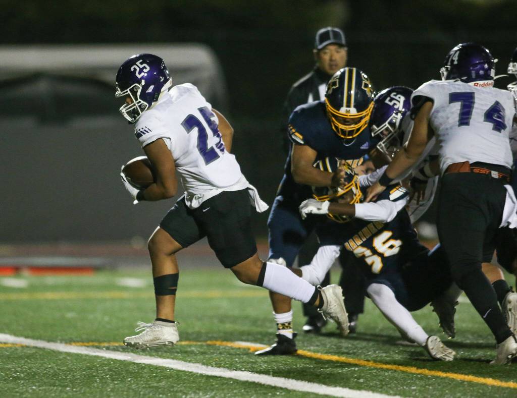 Kamiaks Jullian Notoa runs in for a touchdown as Kamiak plays Mariner at Goddard Stadium on Oct. 19, 2021 in Everett. Kamiak hosts Arlington this Friday. (Andy Bronson / The Herald)