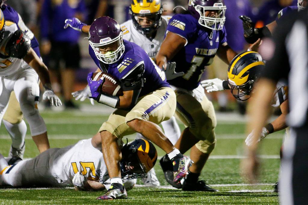 Lake Stevens Jayden Limar spins away from a would-be tackler against Bellevue on Friday, Sep. 9, 2022, at Lake Stevens High School in Lake Stevens, Washington. (Ryan Berry / The Herald)