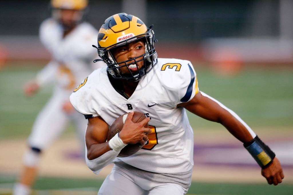 Bellevues Ishaan Daniels looks for a lane before scoring a touchdown on a sweep run against Lake Stevens on Friday, Sep. 9, 2022, at Lake Stevens High School in Lake Stevens, Washington. (Ryan Berry / The Herald)