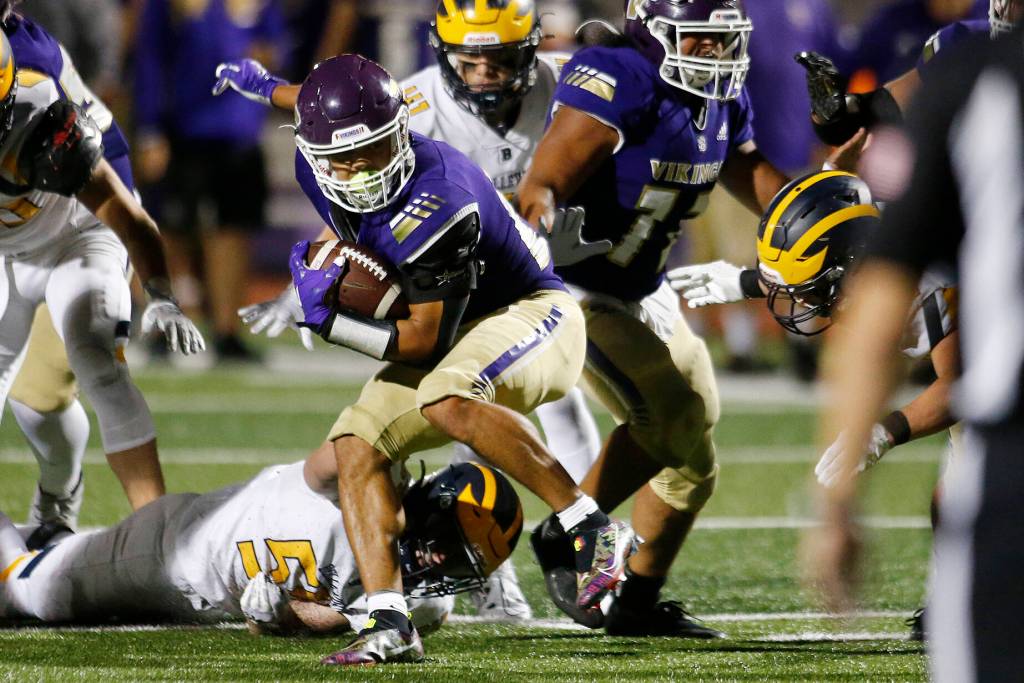 Lake Stevens Jayden Limar spins away from a would-be tackler against Bellevue on Friday, Sep. 9, 2022, at Lake Stevens High School in Lake Stevens, Washington. (Ryan Berry / The Herald)