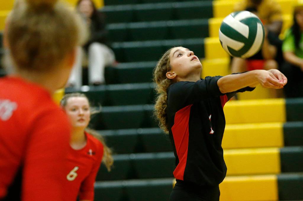 Archbishop Murphys Lauren Fogliani plays the serve against Shorecrest on Wednesday, Sep. 14, 2022, at Shorecrest High School in Shoreline, Washington. (Ryan Berry / The Herald)