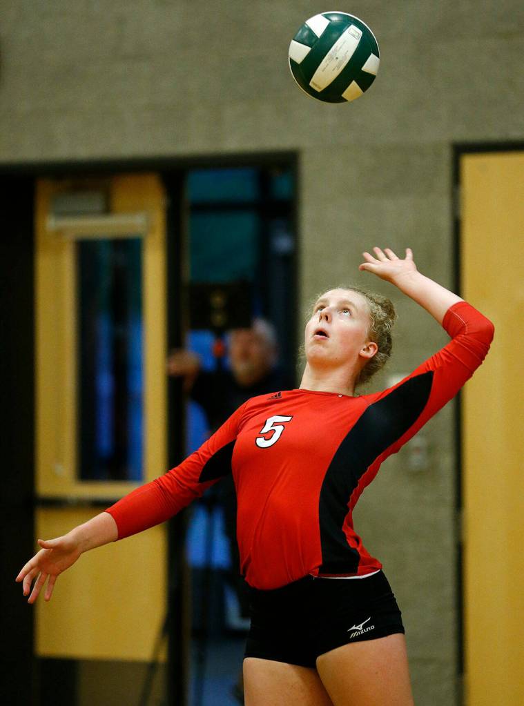 Archbishop Murphys Laura Esping serves the ball against Shorecrest on Wednesday, Sep. 14, 2022, at Shorecrest High School in Shoreline, Washington. (Ryan Berry / The Herald)
