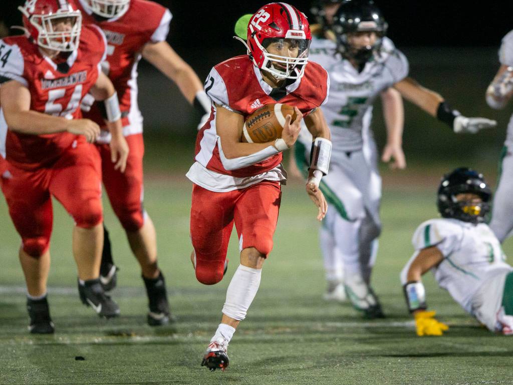 Marysville Pilchucks Joseph Davis runs the ball during the game against Marysville Getchell on Friday, Sept. 16, 2022 in Marysville, Washington. (Olivia Vanni / The Herald)