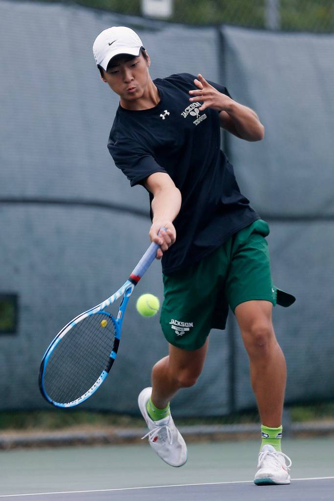 Jackson High’s Ben Lee returns the ball with a hard strike against Kamiak on Thursday, Sep. 22, 2022, at the Kamiak Tennis Courts in Mukilteo, Washington. (Ryan Berry / The Herald)