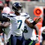 Seattle Seahawks quarterback Geno Smith (7) passes against the San Francisco 49ers during the first half of an NFL football game in Santa Clara, Calif., Sunday, Sept. 18, 2022. (AP Photo/Tony Avelar)