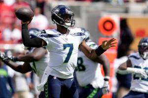 Seattle Seahawks quarterback Geno Smith (7) passes against the San Francisco 49ers during the first half of an NFL football game in Santa Clara, Calif., Sunday, Sept. 18, 2022. (AP Photo/Tony Avelar)