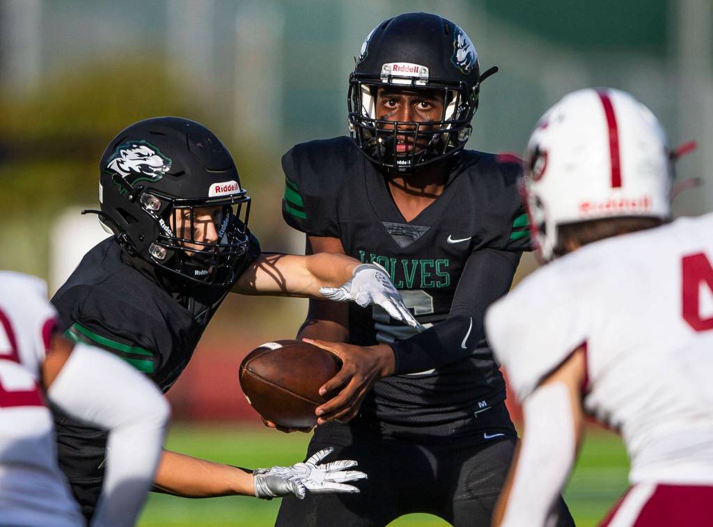 Jacksons Edonyas Abebe passes off the ball during the game against Cascade on Friday, Sept. 23, 2022 in Everett, Washington. (Olivia Vanni / The Herald)