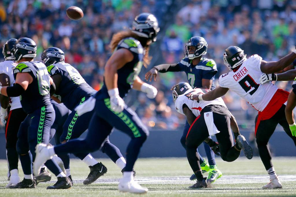The Seattle Seahawks Geno Smith throws a short pass against the Atlanta Falcons on Sunday, Sep. 25, 2022, at Lumen Field in Seattle, Washington. (Ryan Berry / The Herald)