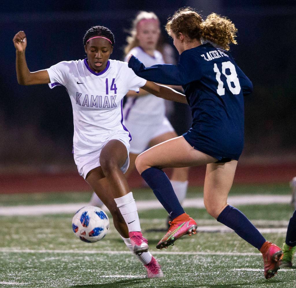 Kamiak senior Mariyah McCrae and Glacier Peak sophomore Brynna Pukis battle for the ball. (Olivia Vanni / The Herald)