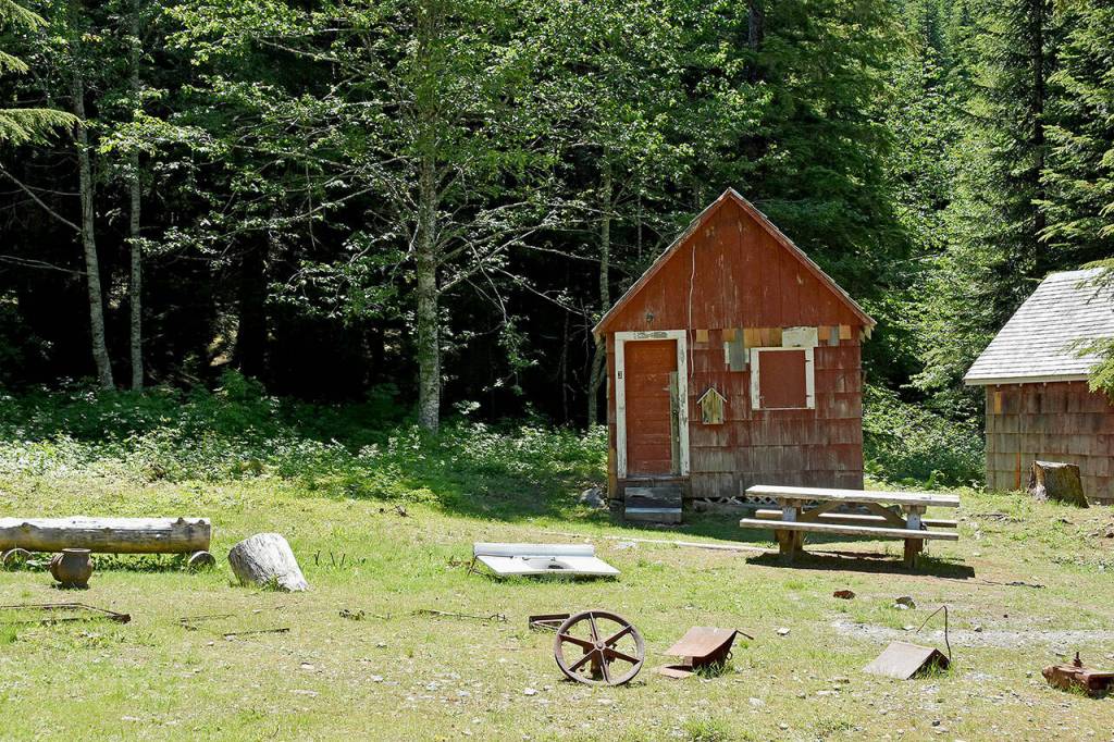 A cabin at the Monte Cristo townsite in 2018. (Caleb Hutton / The Herald)