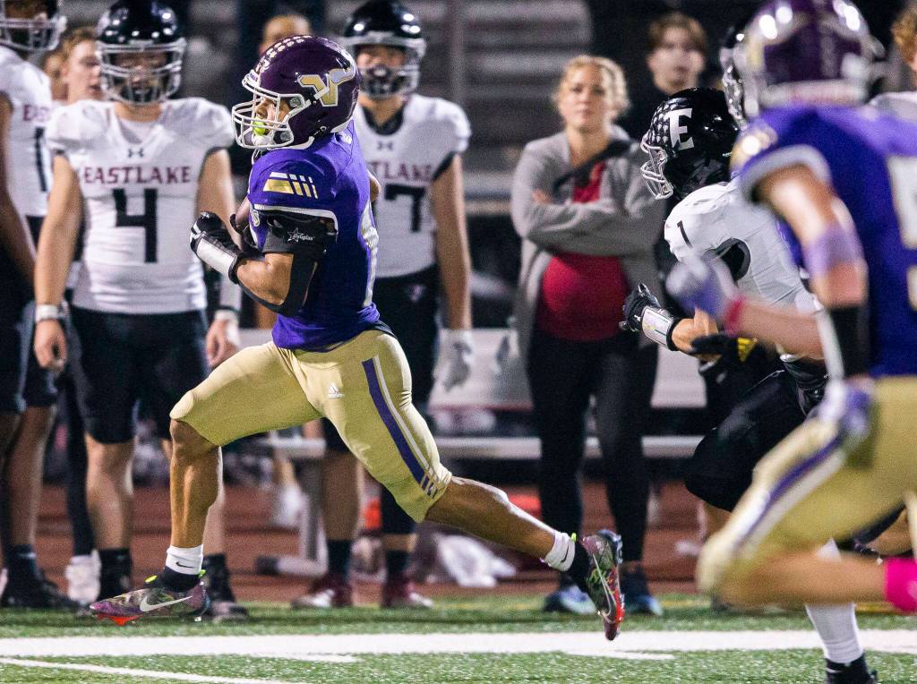 Lake Stevens Jayden Limar runs the ball during the game against Eastlake on Friday, Oct. 7, 2022 in Lake Stevens, Washington. (Olivia Vanni / The Herald)