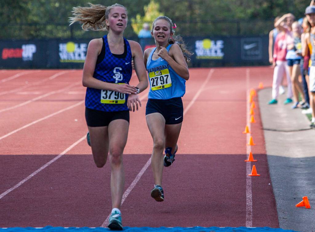 Payton Conover (right) makes her way to the finish line. (Olivia Vanni / The Herald)
