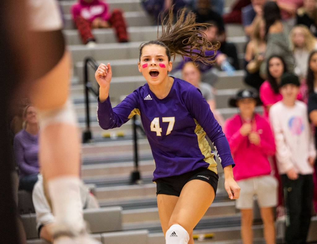 Lake Stevens Alyss Kelly cheers after getting a point during the match against Glacier Peak on Tuesday, Oct. 11, 2022 in Lake Stevens, Washington. (Olivia Vanni / The Herald)